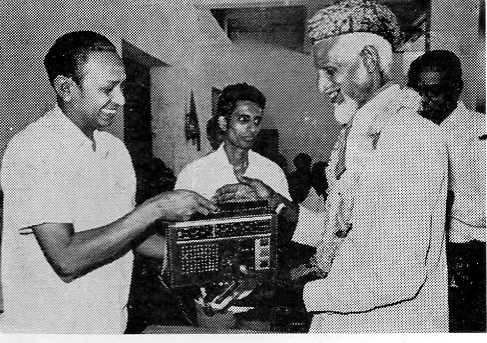 Shri Upendrabhai M. Patel presenting transistor radios to workers on their retirement.