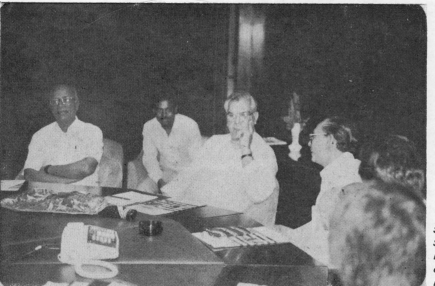 Shri Sanat Mehta, Chairman of Sardar Sarovar Narmada Nigam Limited, in discussion on the development of geotextiles by the Company.